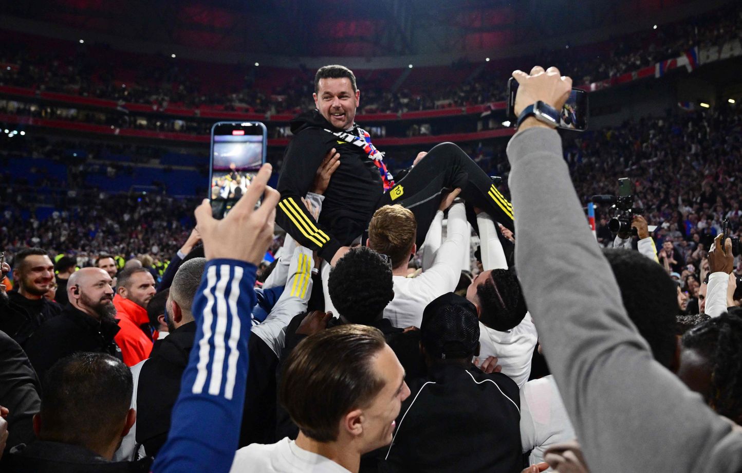 Pierre Sage was carried in triumph by his players on Tuesday evening after qualifying for the Coupe de France final.